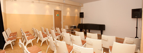 Kino am Ufer Kinoraum titel_02